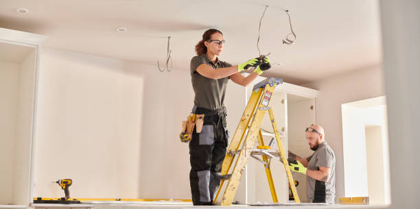 Best Affordable Emergency Electrician  in Stewart Manor, NY